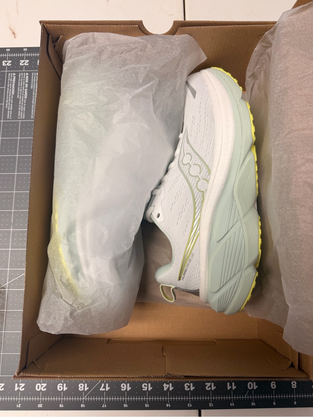 Saucony Women's 8.5 White & Mist HURRICANE 25 - Picture 7 of 10